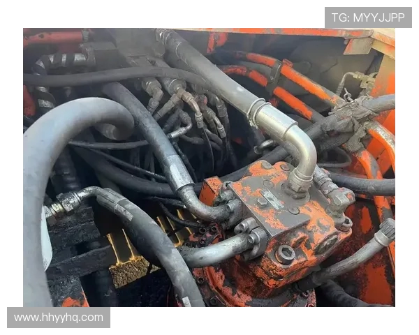 挖掘机油温过高导致的系统内泄